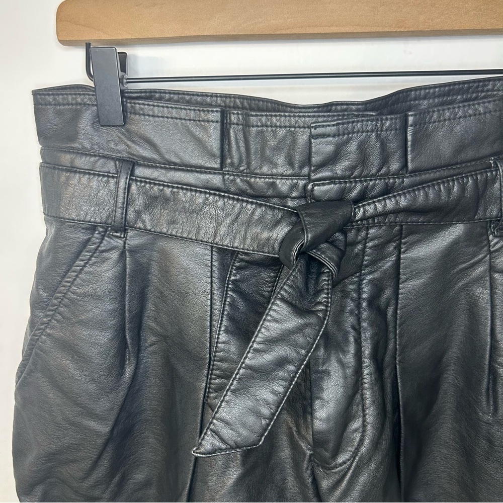 Free People We The Free Black Faux Leather Belted Pleated Shorts, Size 28 - Picture 2 of 8